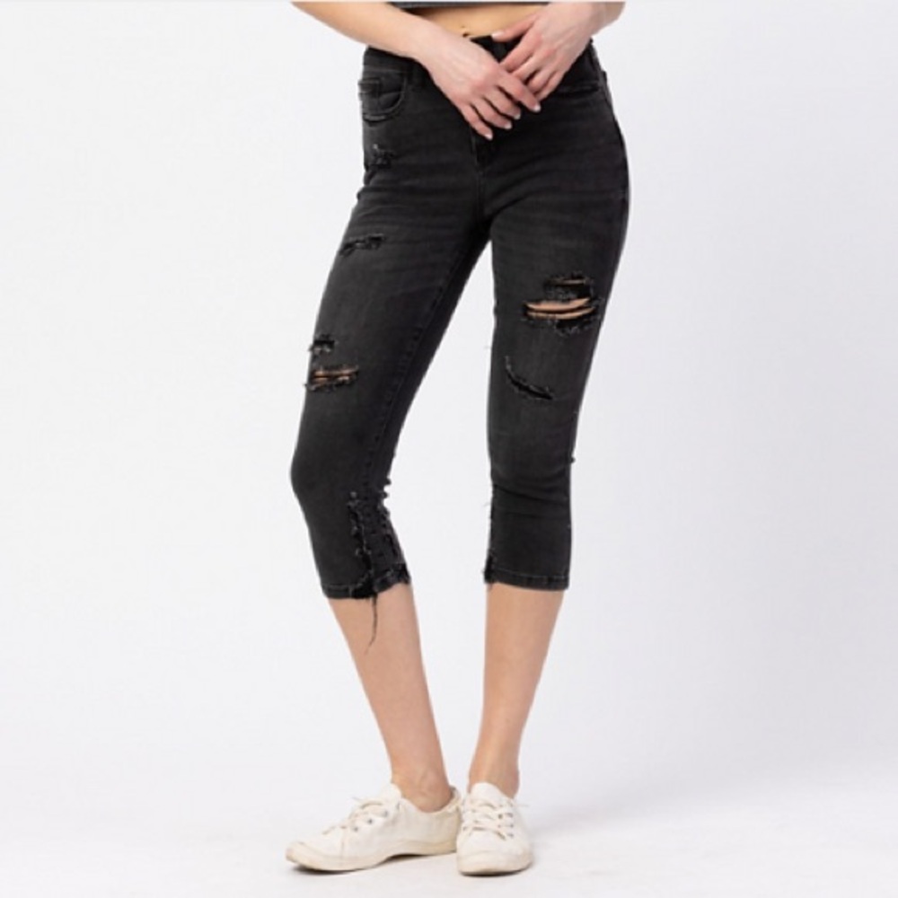 Judy Blue Black Distressed Capri size 9/29 NWT